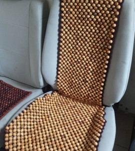 Đệm lót ghế ô tô hạt gỗ Pơ Mu đan viền